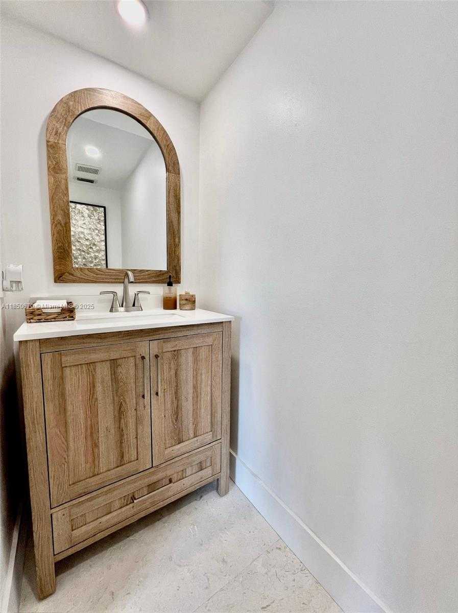 Small Image of 11078 MAINSAIL DR, Cooper City Number 28