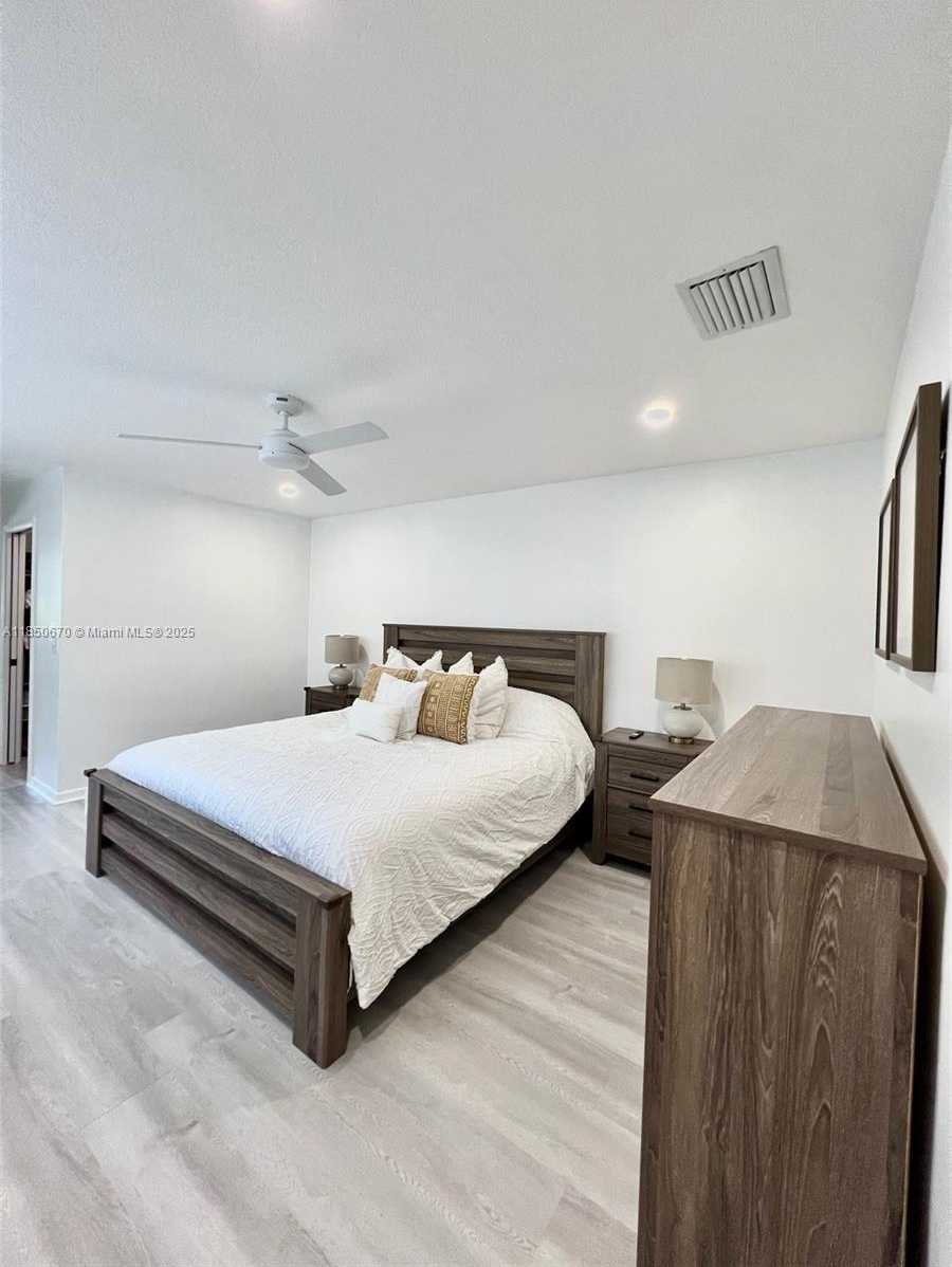 Small Image of 11078 MAINSAIL DR, Cooper City Number 29