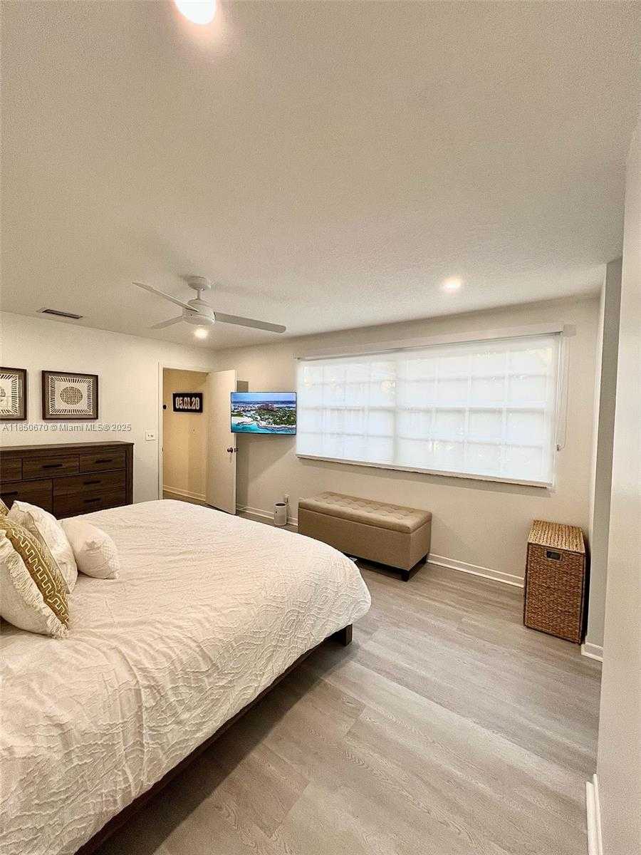 Small Image of 11078 MAINSAIL DR, Cooper City Number 30