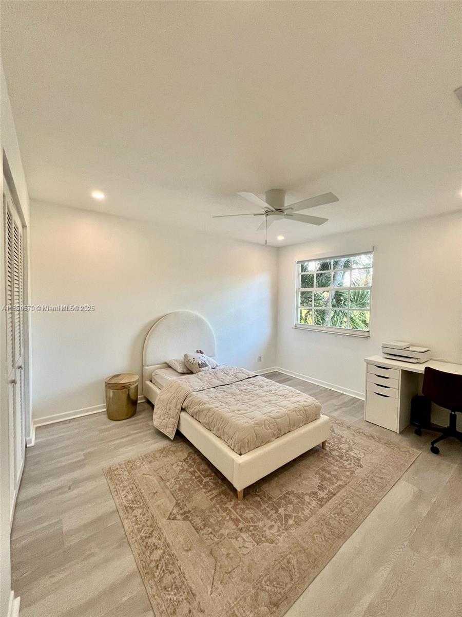 Small Image of 11078 MAINSAIL DR, Cooper City Number 32