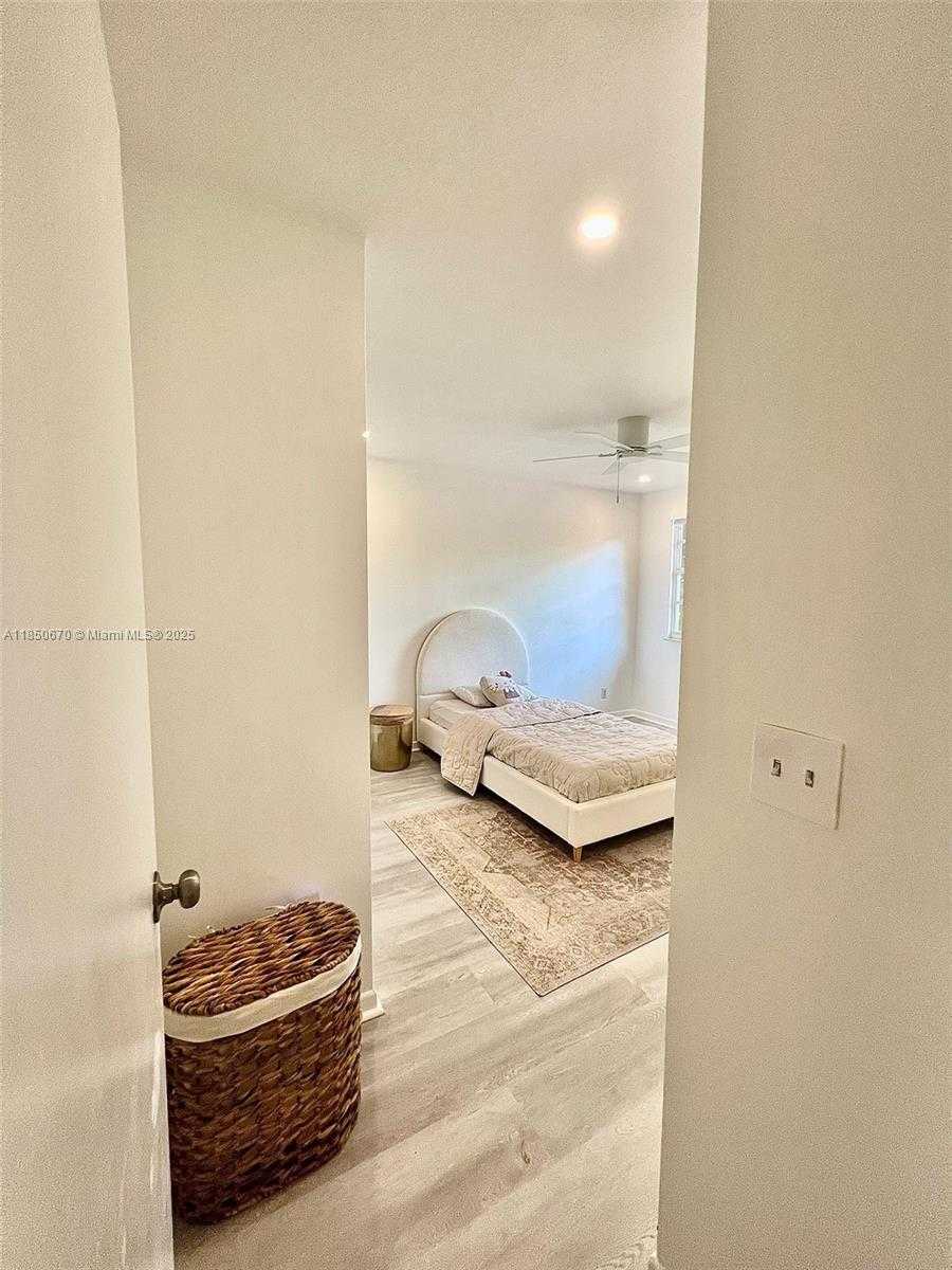 Small Image of 11078 MAINSAIL DR, Cooper City Number 33