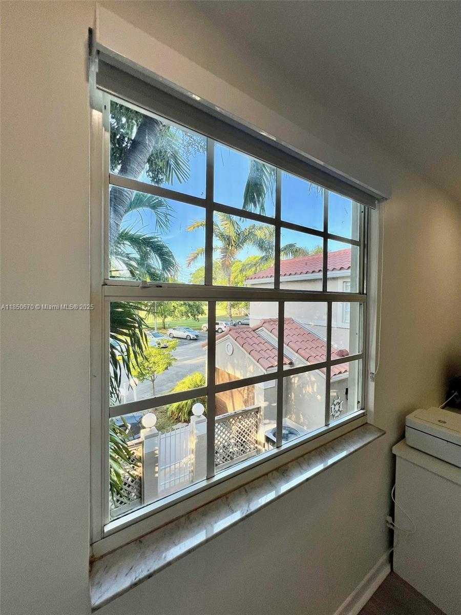 Small Image of 11078 MAINSAIL DR, Cooper City Number 34