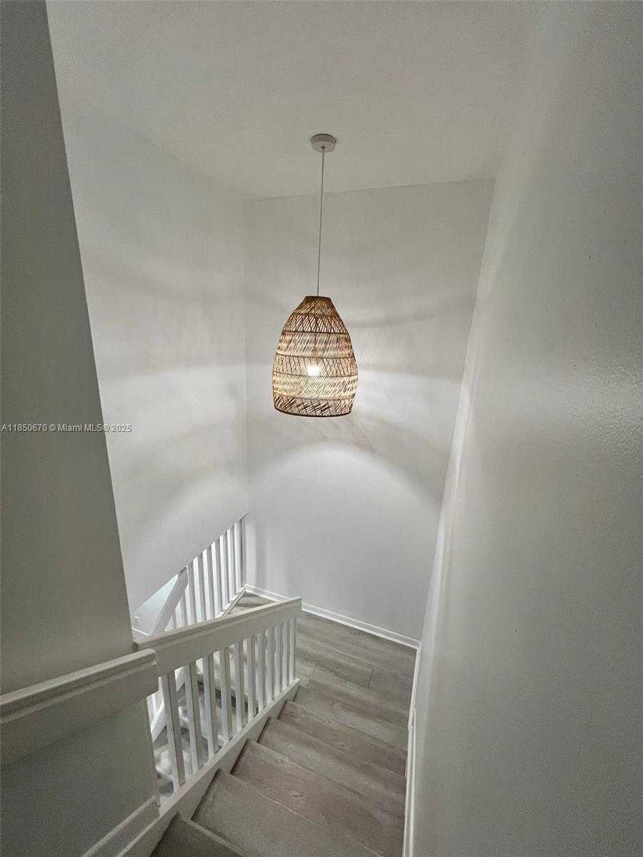 Small Image of 11078 MAINSAIL DR, Cooper City Number 35