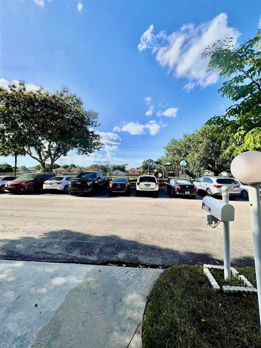 Small Image of 11078 MAINSAIL DR, Cooper City Number 37