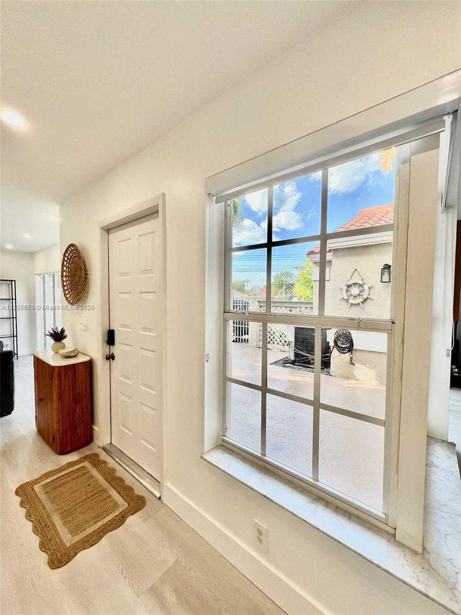 Small Image of 11078 MAINSAIL DR, Cooper City Number 7