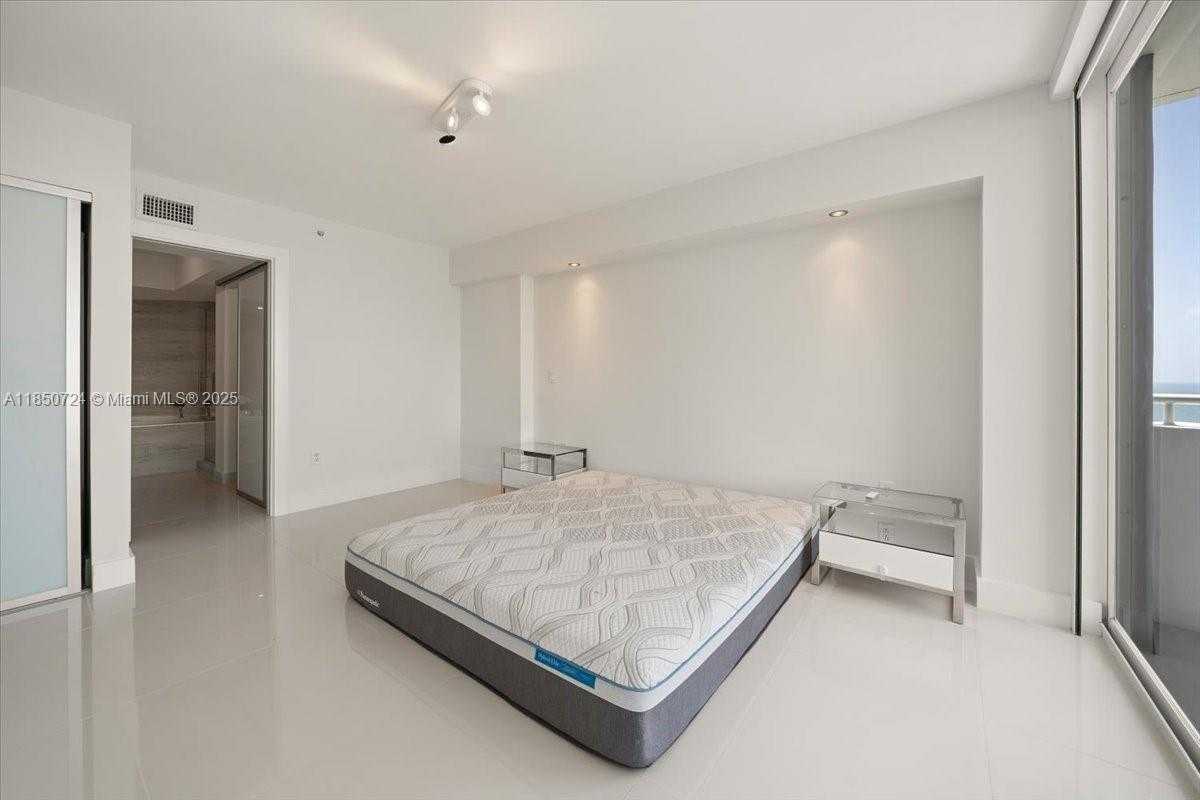 Small Image of 6301 COLLINS AVE #2705, Miami Beach Number 10