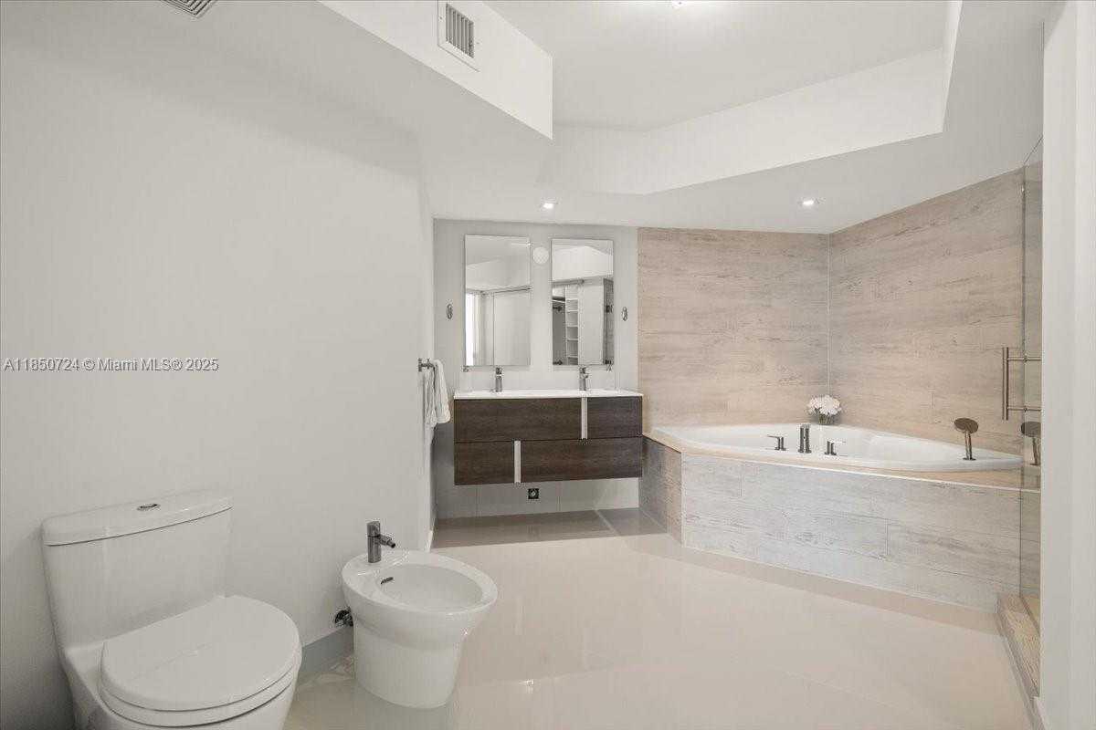 Small Image of 6301 COLLINS AVE #2705, Miami Beach Number 11
