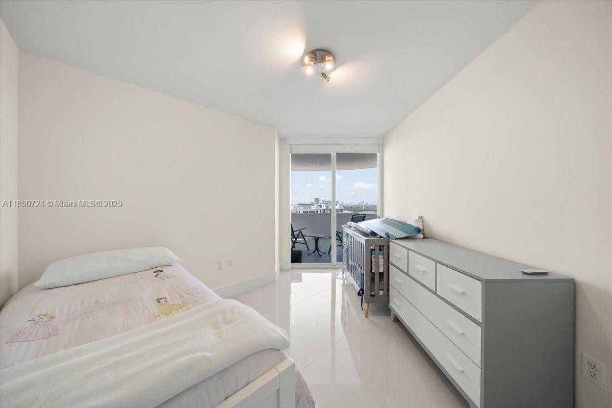Small Image of 6301 COLLINS AVE #2705, Miami Beach Number 14