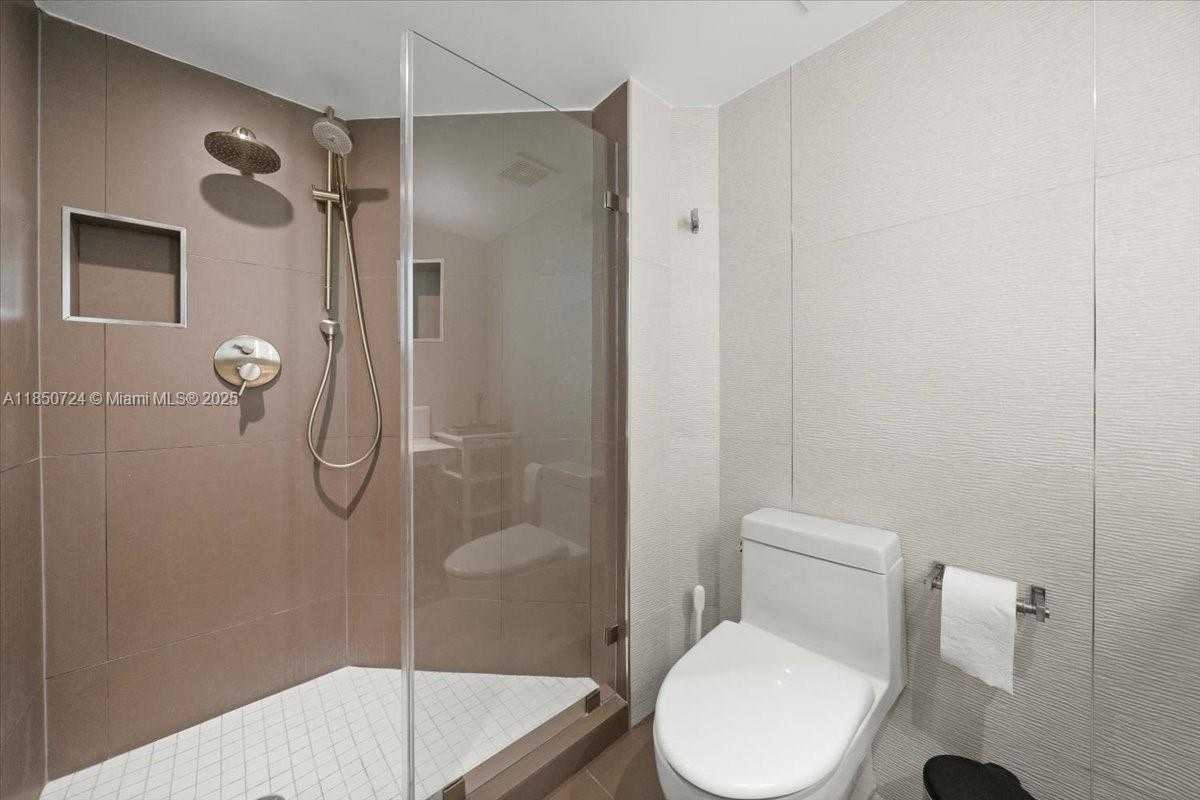 Small Image of 6301 COLLINS AVE #2705, Miami Beach Number 16
