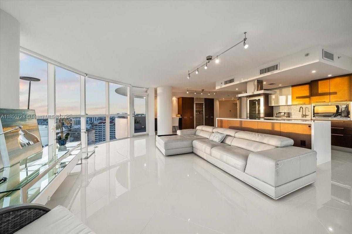 Small Image of 6301 COLLINS AVE #2705, Miami Beach Number 3