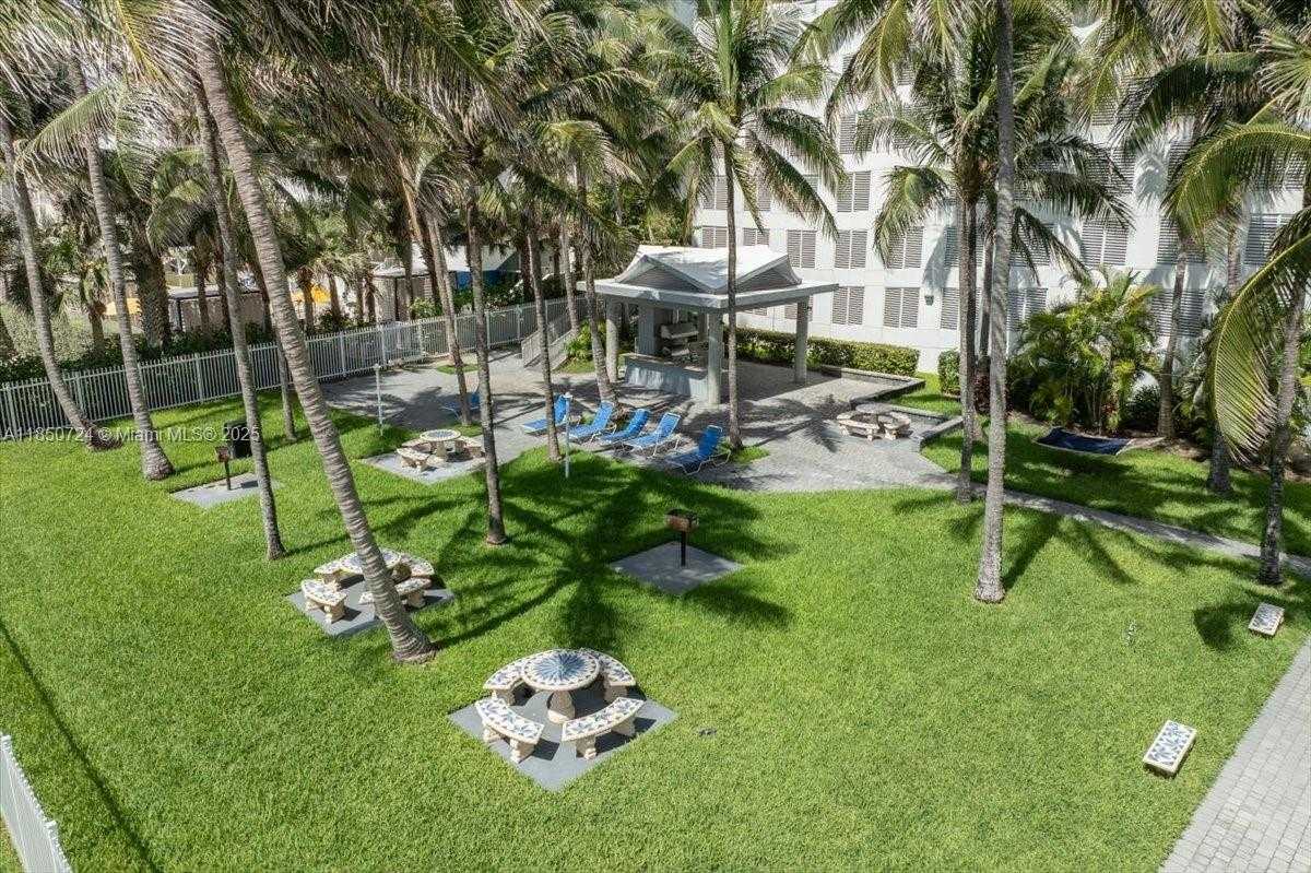 Small Image of 6301 COLLINS AVE #2705, Miami Beach Number 36