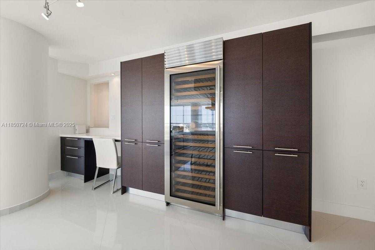 Small Image of 6301 COLLINS AVE #2705, Miami Beach Number 8