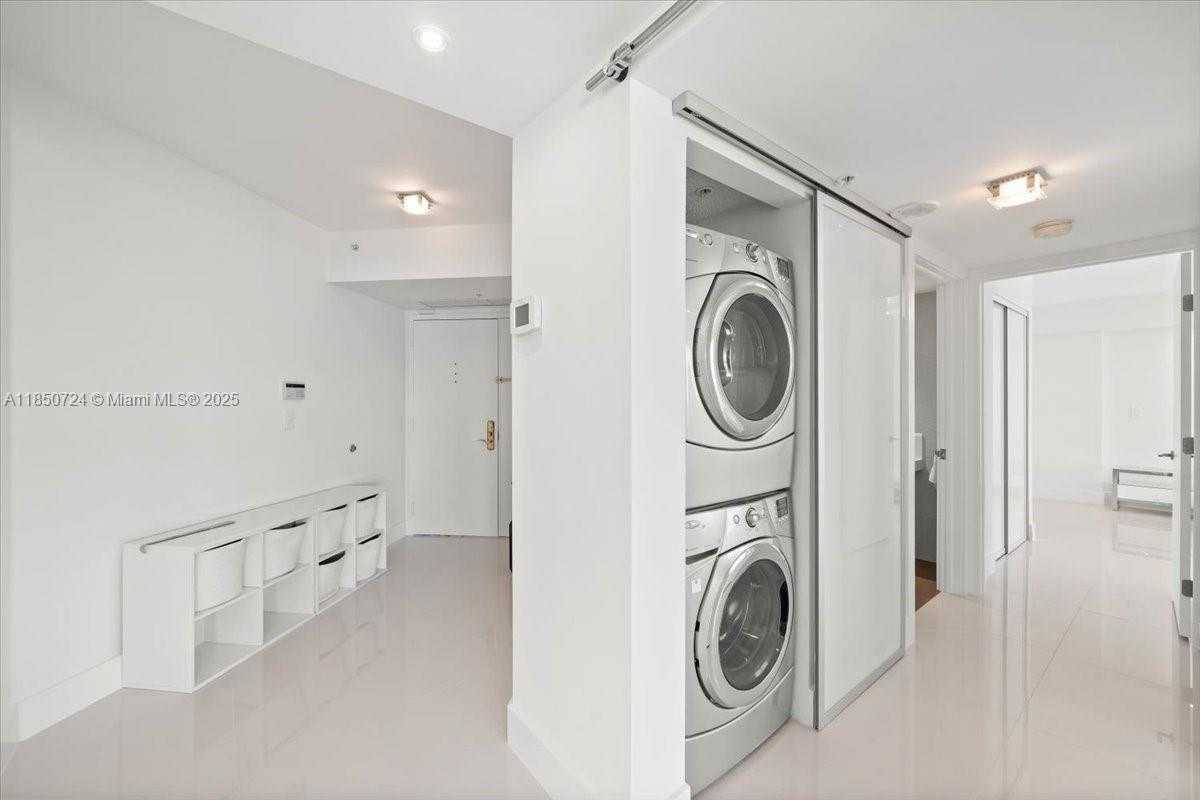 Small Image of 6301 COLLINS AVE #2705, Miami Beach Number 9