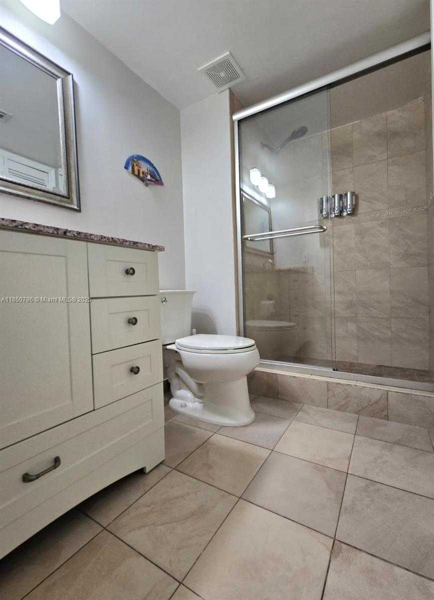 Small Image of 302 LAKEVIEW DR #102, Weston Number 10