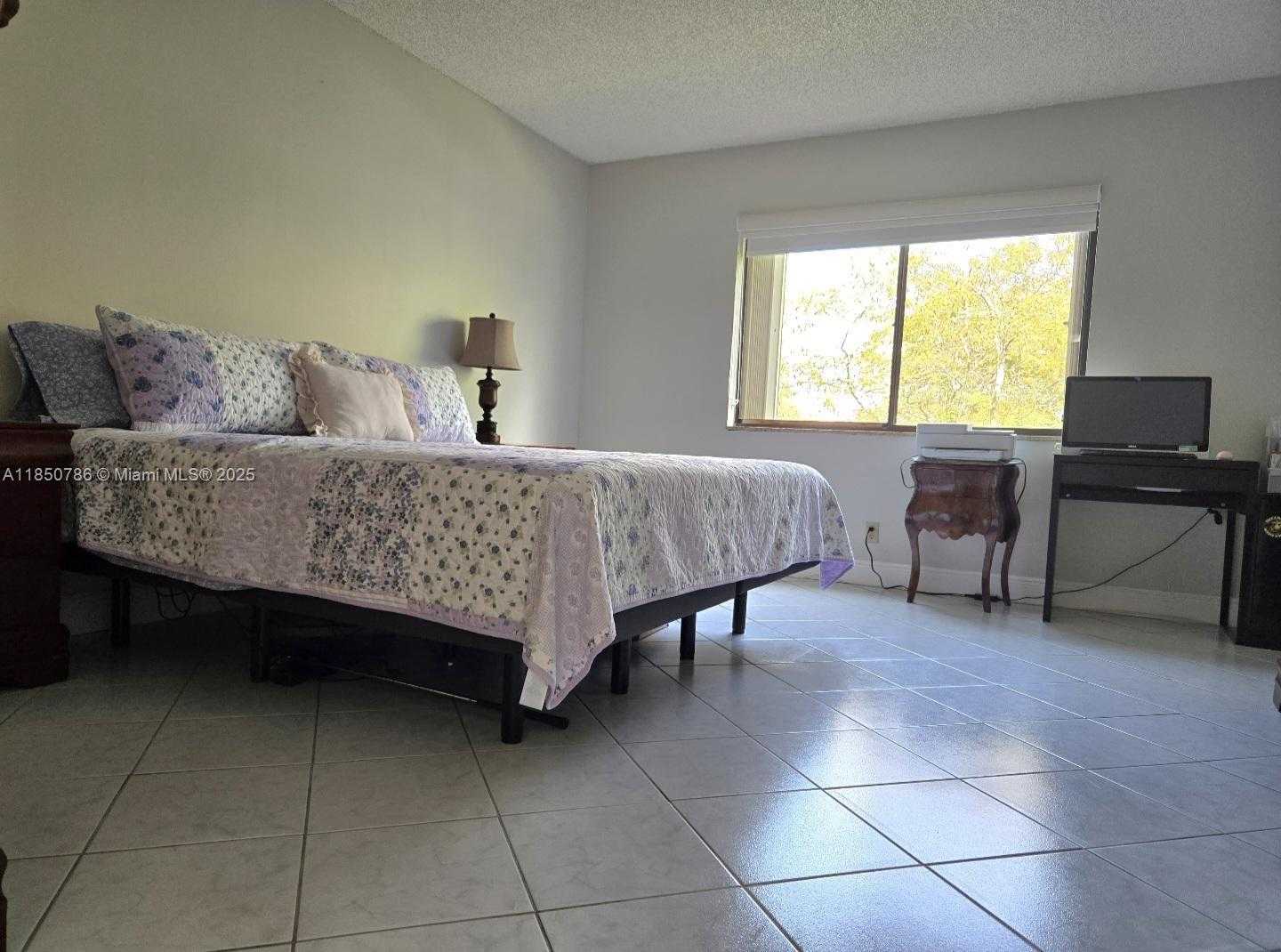 Small Image of 302 LAKEVIEW DR #102, Weston Number 12