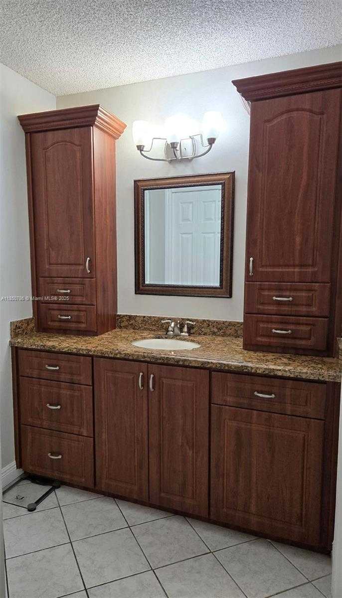 Small Image of 302 LAKEVIEW DR #102, Weston Number 13