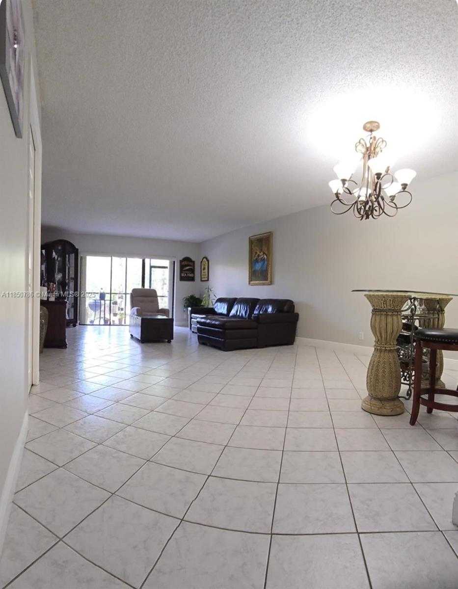 Small Image of 302 LAKEVIEW DR #102, Weston Number 15