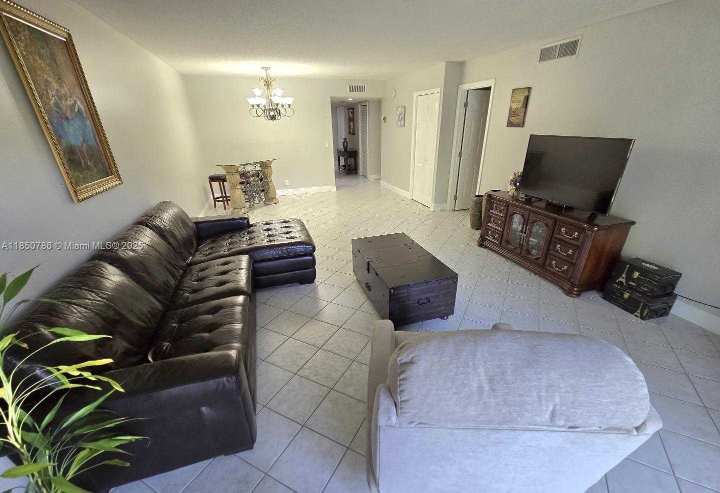 Small Image of 302 LAKEVIEW DR #102, Weston Number 16