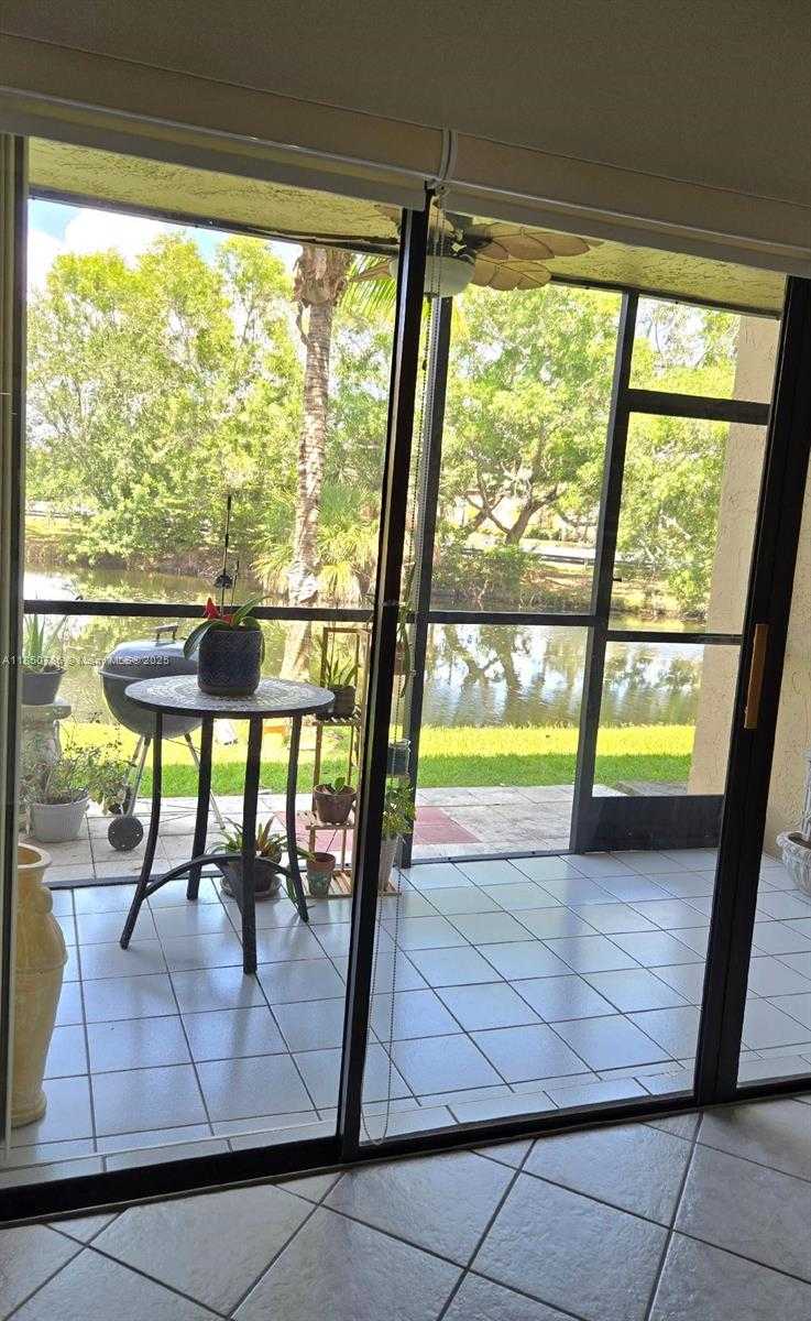 Small Image of 302 LAKEVIEW DR #102, Weston Number 17