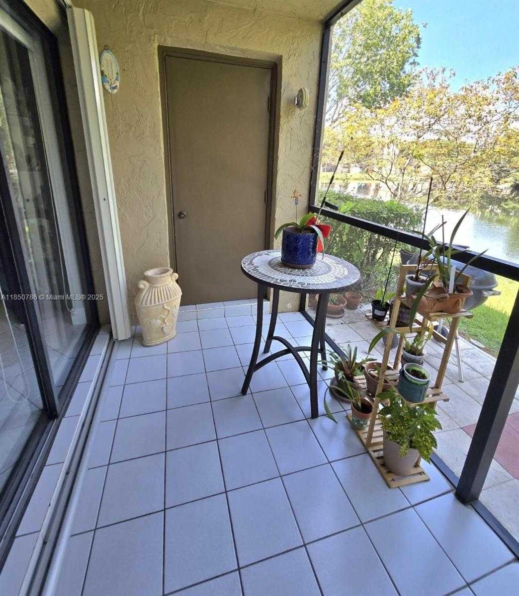 Small Image of 302 LAKEVIEW DR #102, Weston Number 18