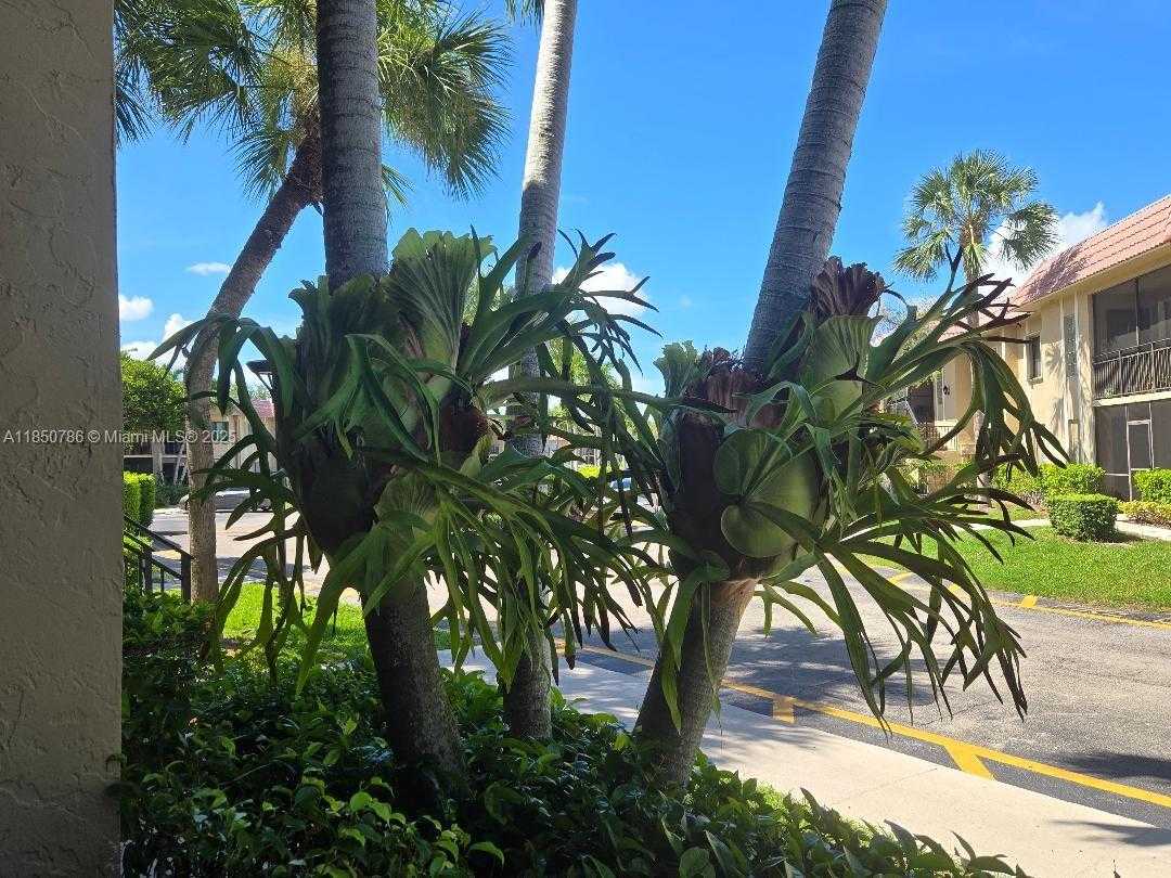 Small Image of 302 LAKEVIEW DR #102, Weston Number 19