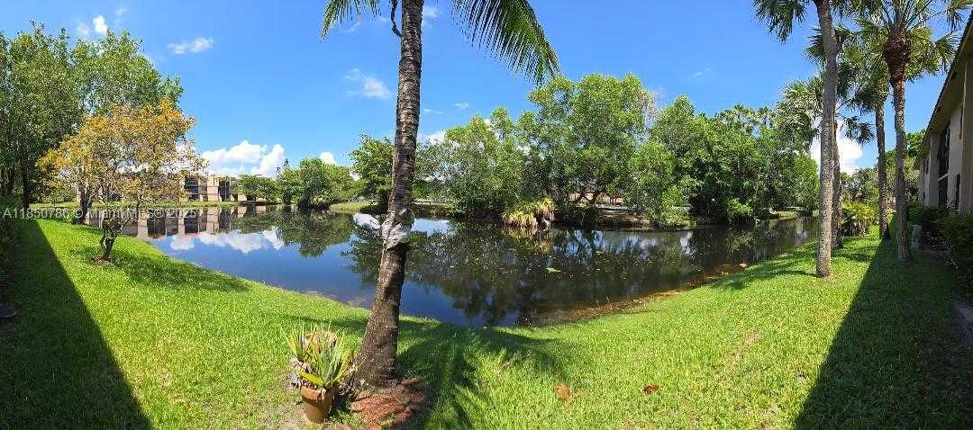 Small Image of 302 LAKEVIEW DR #102, Weston Number 20