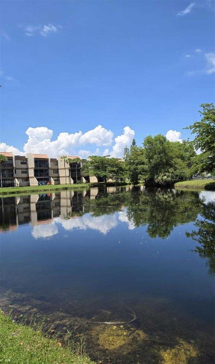 Small Image of 302 LAKEVIEW DR #102, Weston Number 21