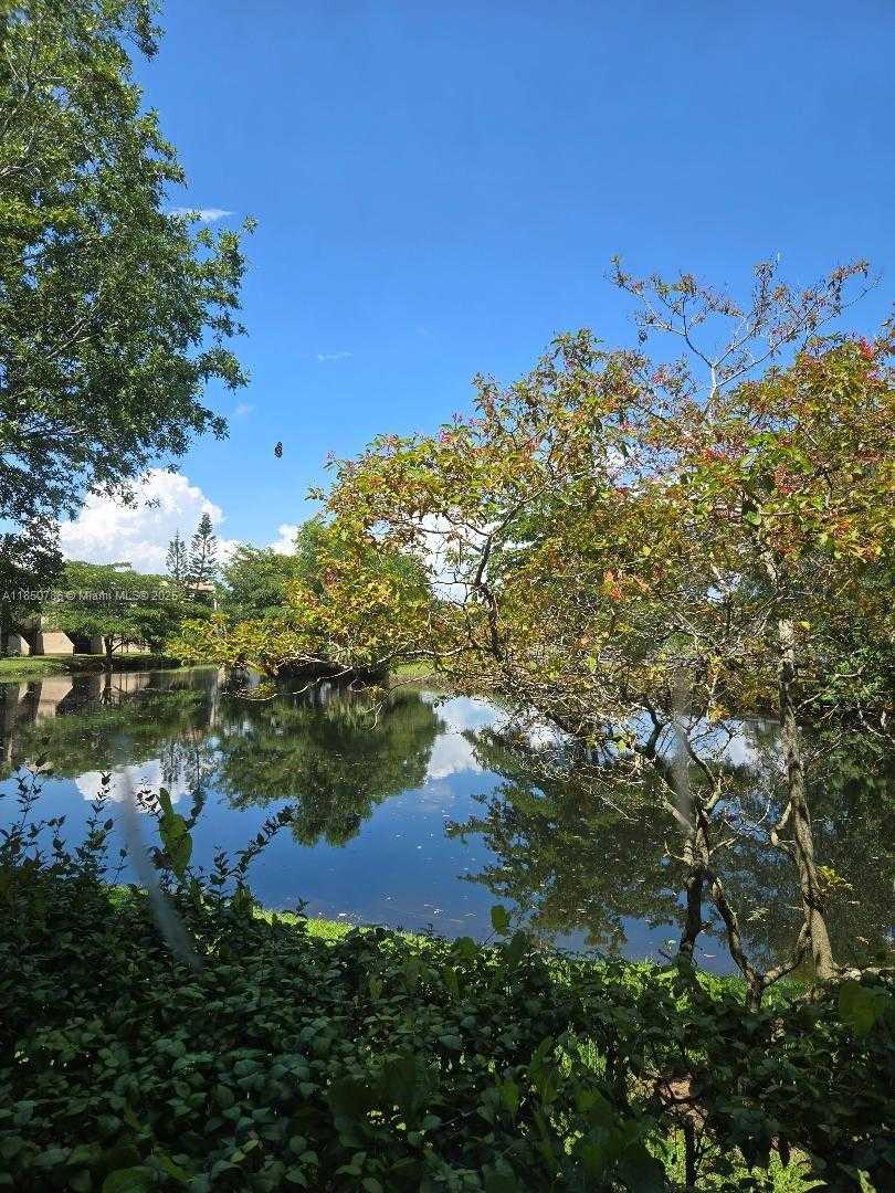 Small Image of 302 LAKEVIEW DR #102, Weston Number 22