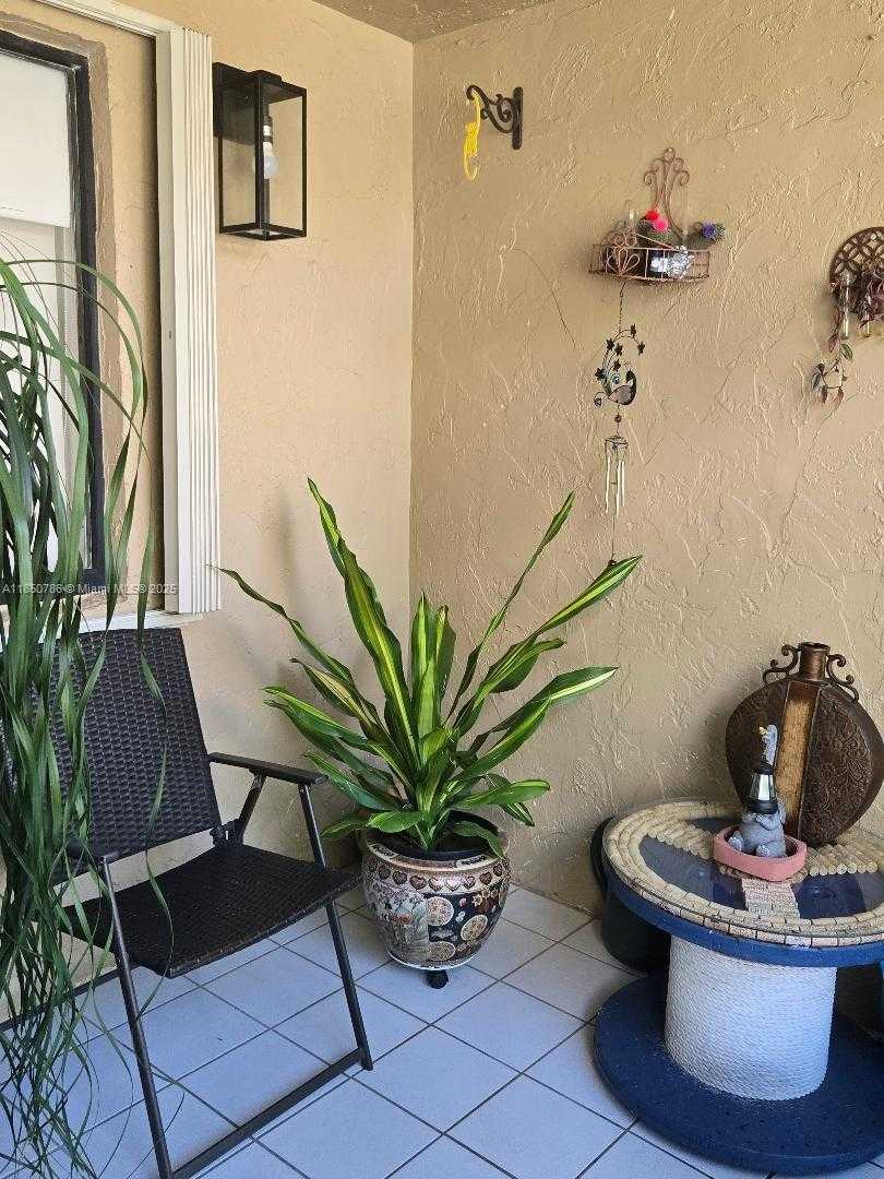 Small Image of 302 LAKEVIEW DR #102, Weston Number 23