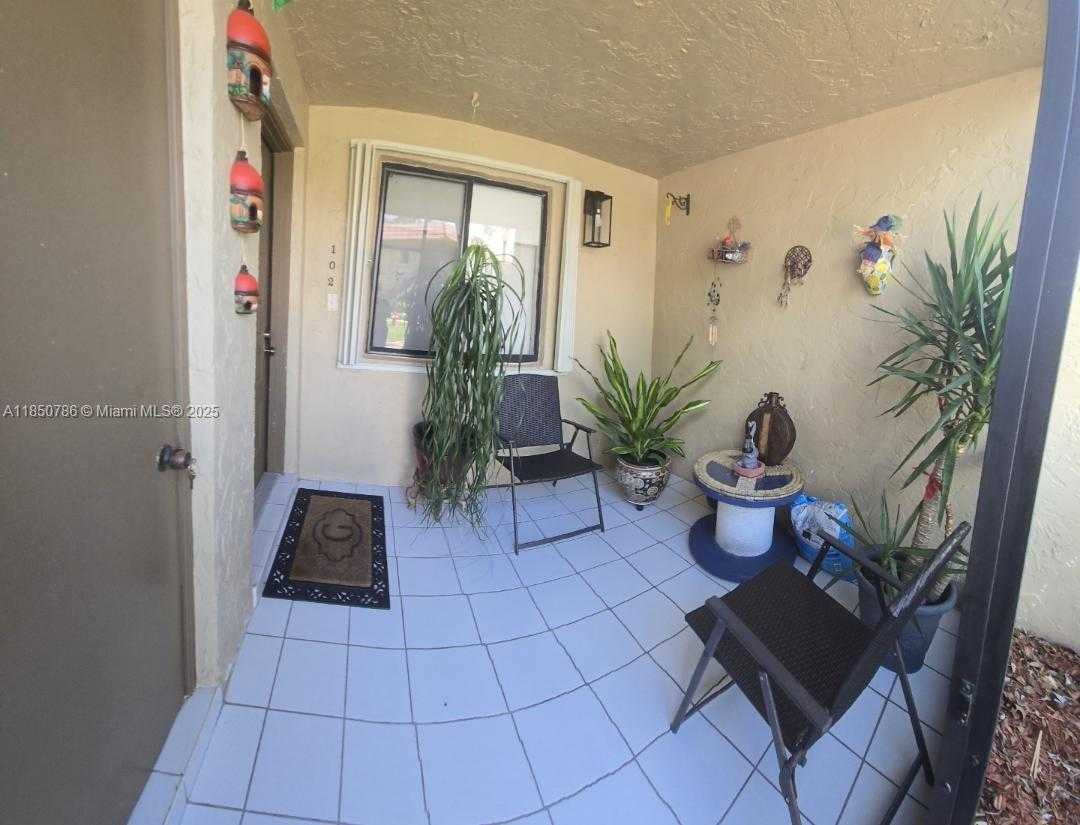 Small Image of 302 LAKEVIEW DR #102, Weston Number 24