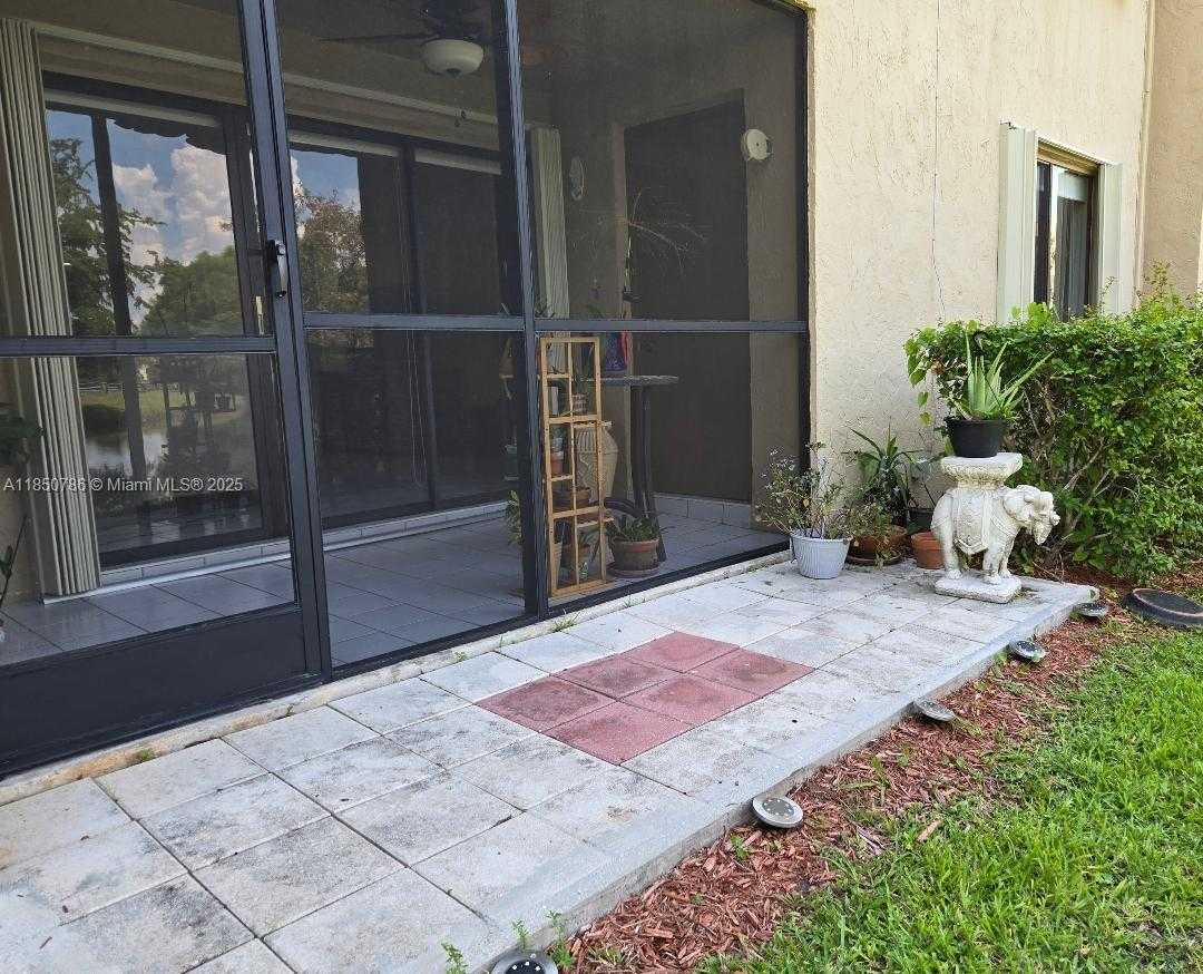 Small Image of 302 LAKEVIEW DR #102, Weston Number 25