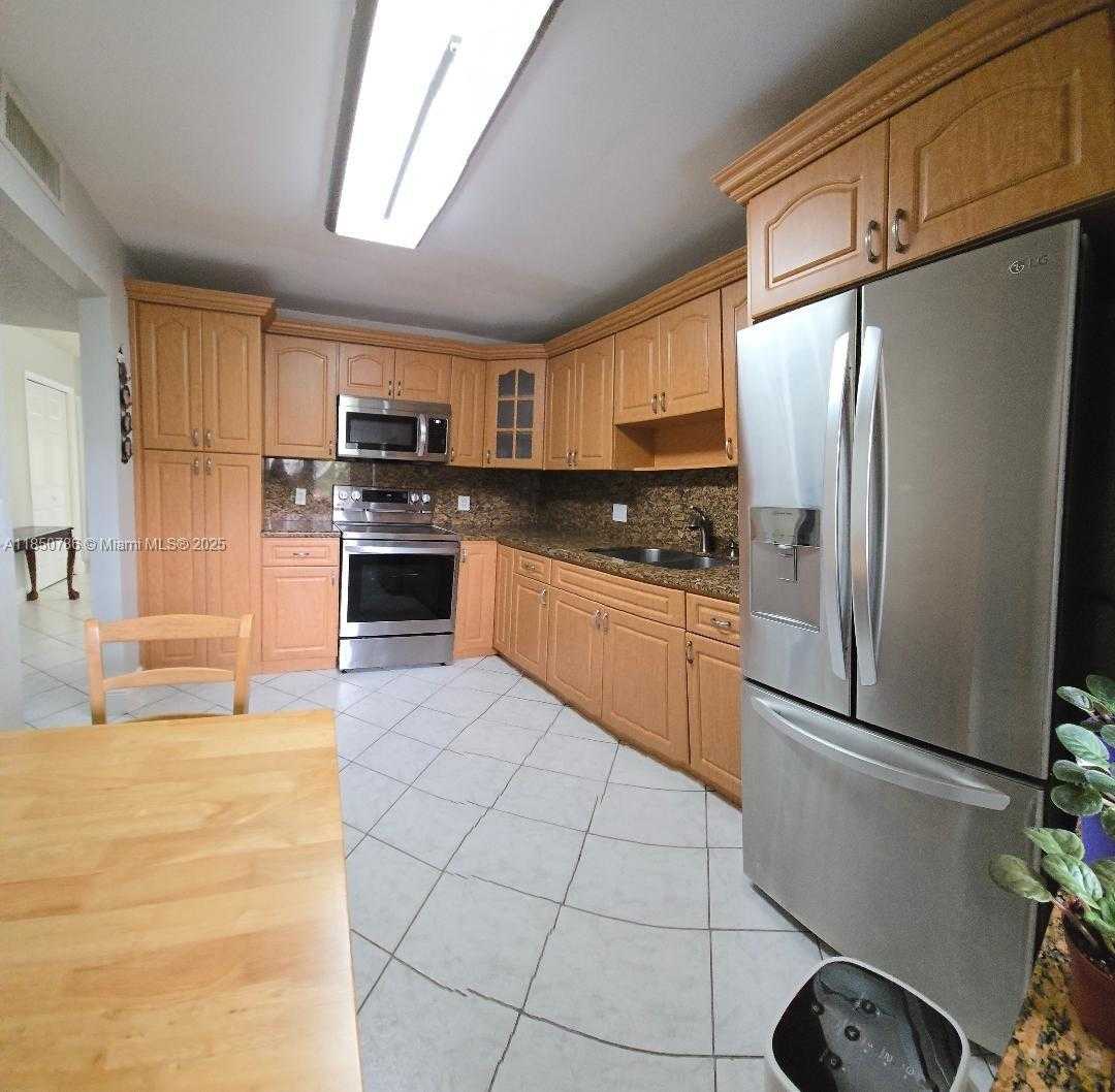 Small Image of 302 LAKEVIEW DR #102, Weston Number 36