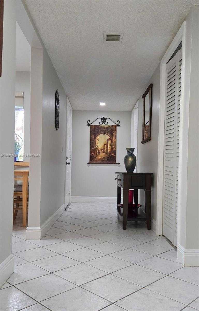 Small Image of 302 LAKEVIEW DR #102, Weston Number 37