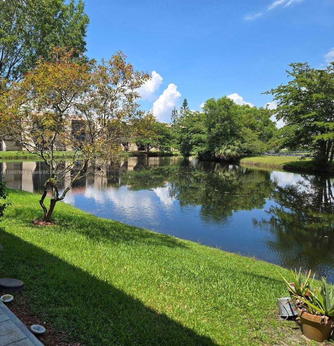 Small Image of 302 LAKEVIEW DR #102, Weston Number 38