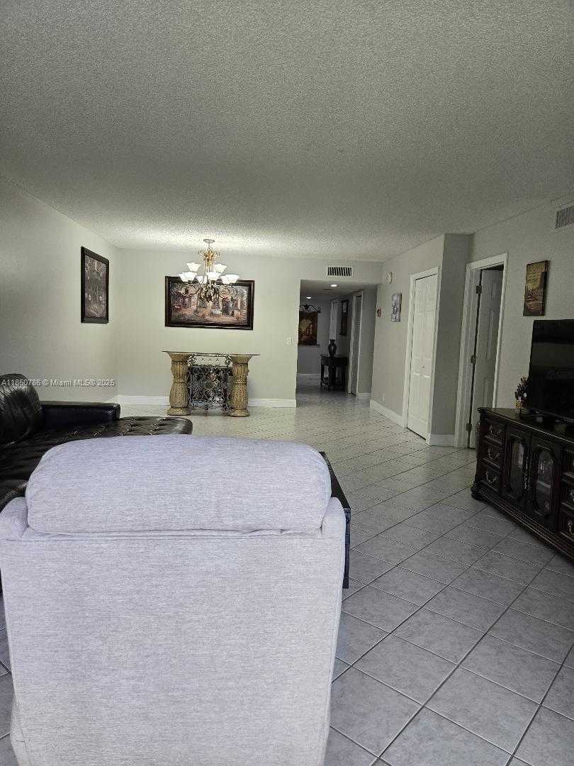 Small Image of 302 LAKEVIEW DR #102, Weston Number 42