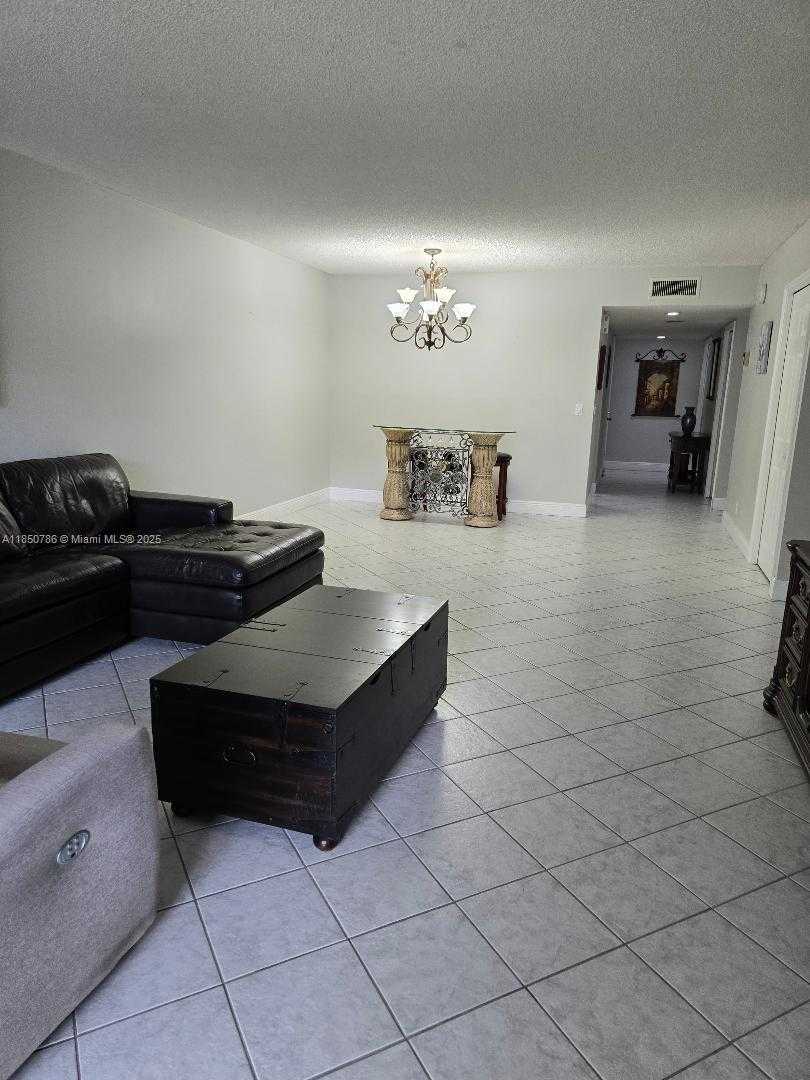 Small Image of 302 LAKEVIEW DR #102, Weston Number 43