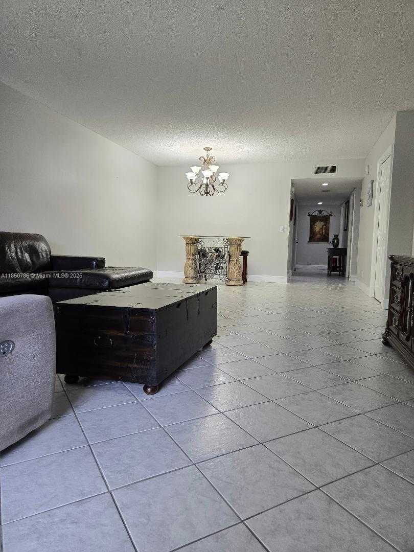 Small Image of 302 LAKEVIEW DR #102, Weston Number 44