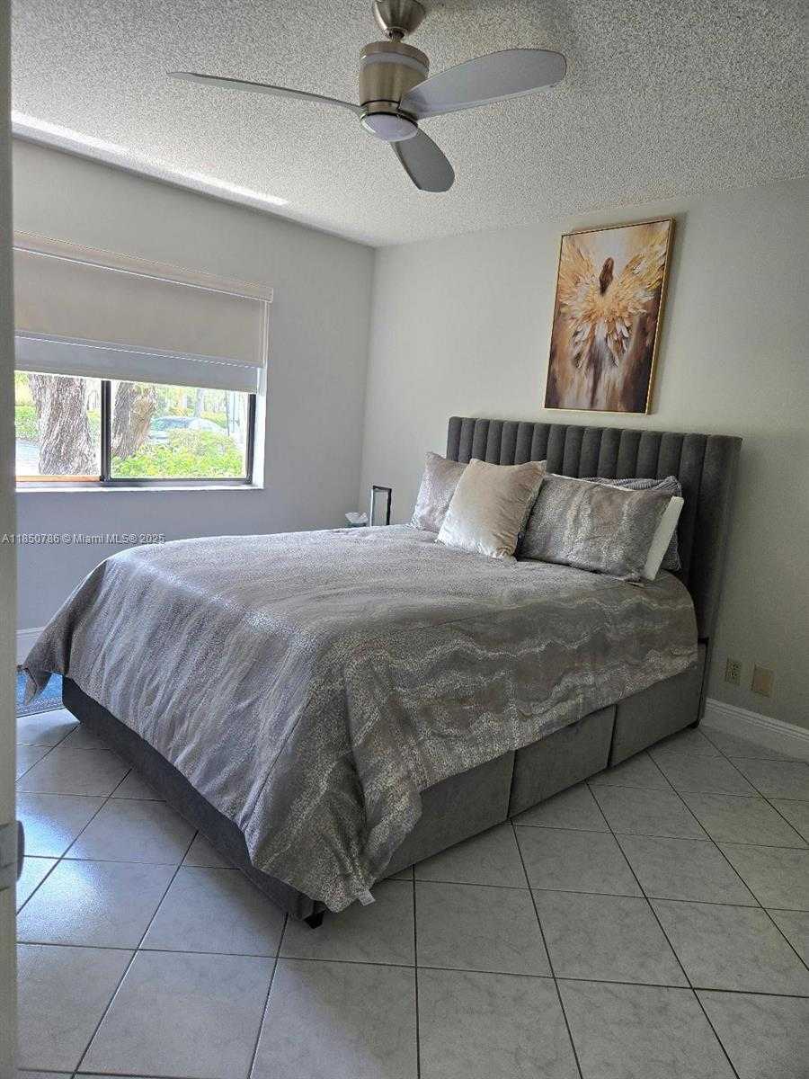 Small Image of 302 LAKEVIEW DR #102, Weston Number 45