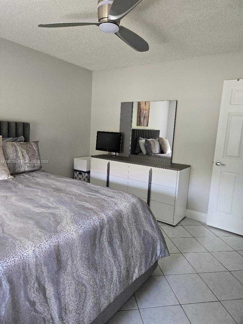 Small Image of 302 LAKEVIEW DR #102, Weston Number 46