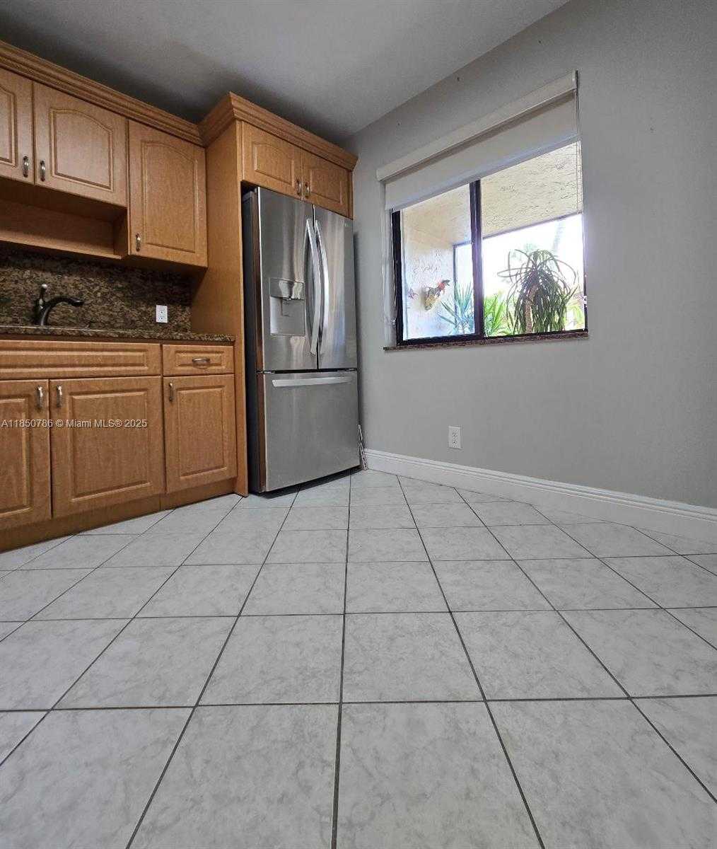 Small Image of 302 LAKEVIEW DR #102, Weston Number 48