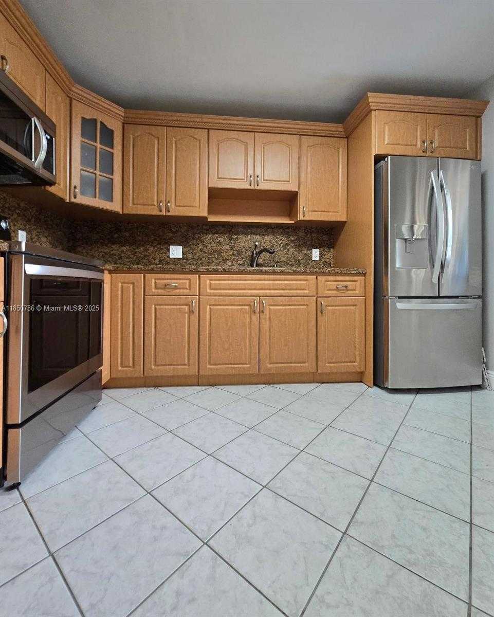 Small Image of 302 LAKEVIEW DR #102, Weston Number 49