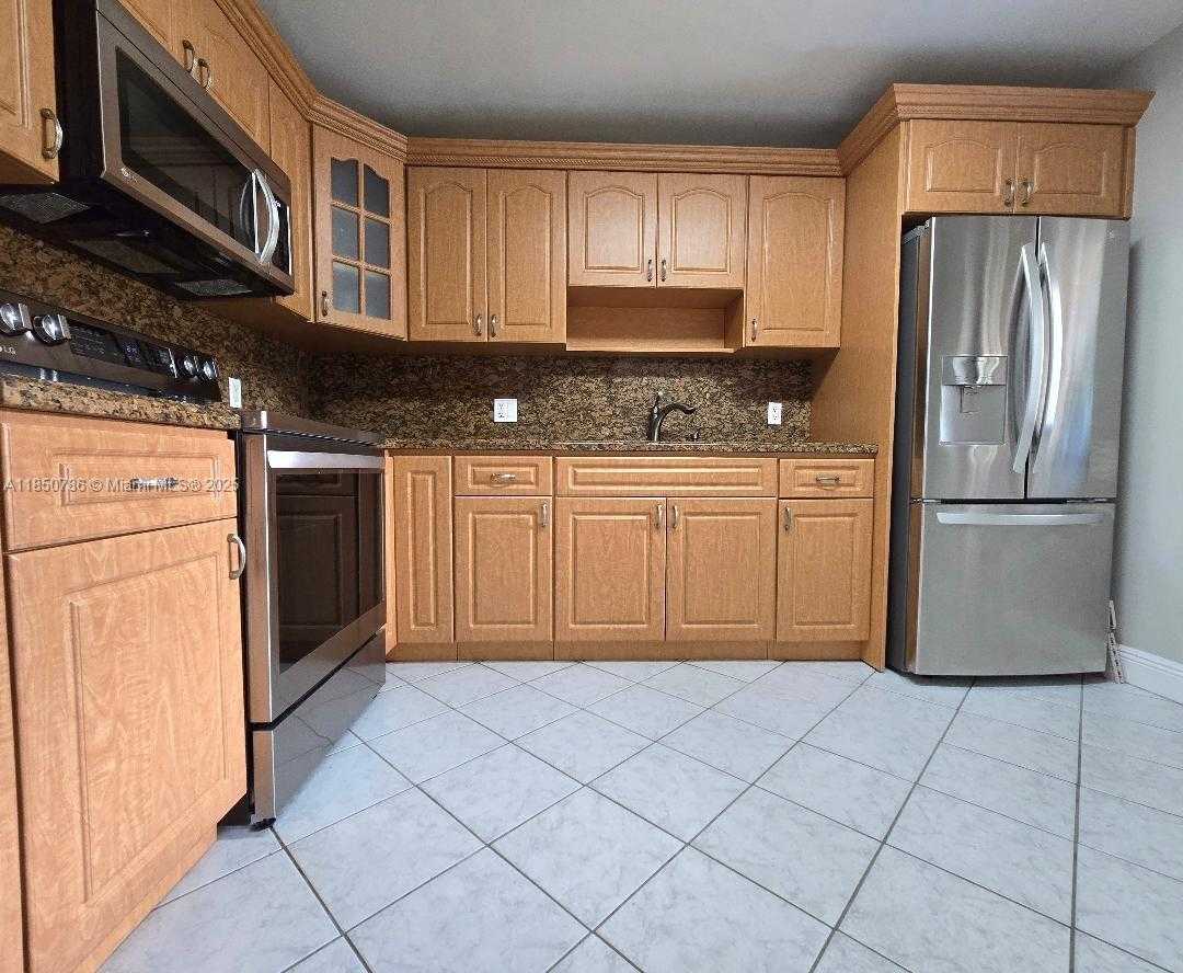 Small Image of 302 LAKEVIEW DR #102, Weston Number 50
