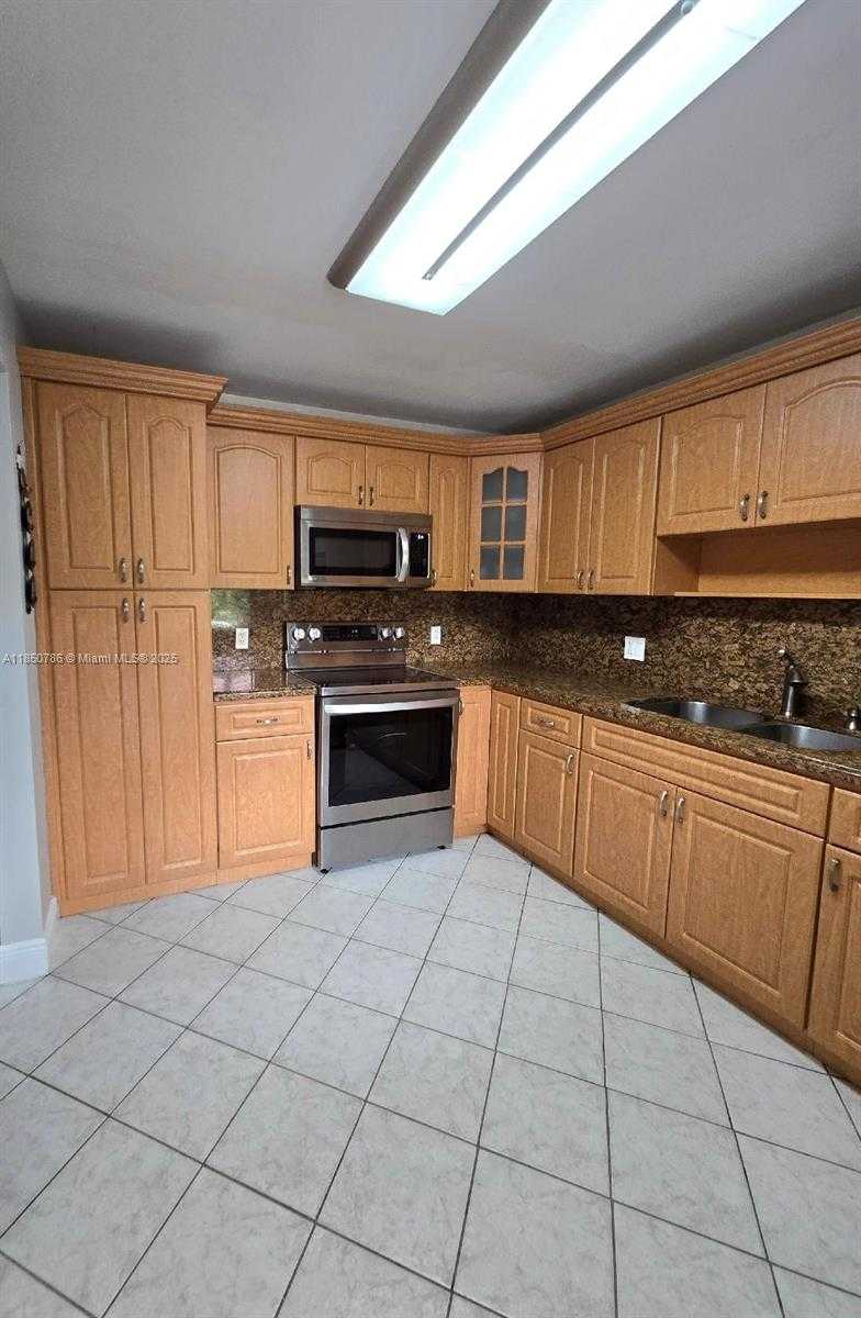 Small Image of 302 LAKEVIEW DR #102, Weston Number 52