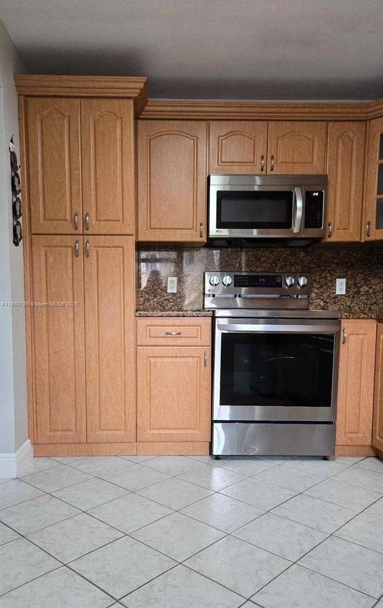 Small Image of 302 LAKEVIEW DR #102, Weston Number 53