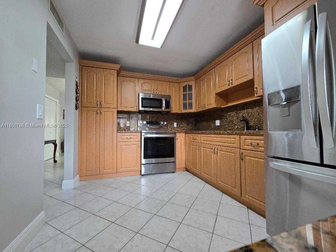Small Image of 302 LAKEVIEW DR #102, Weston Number 54