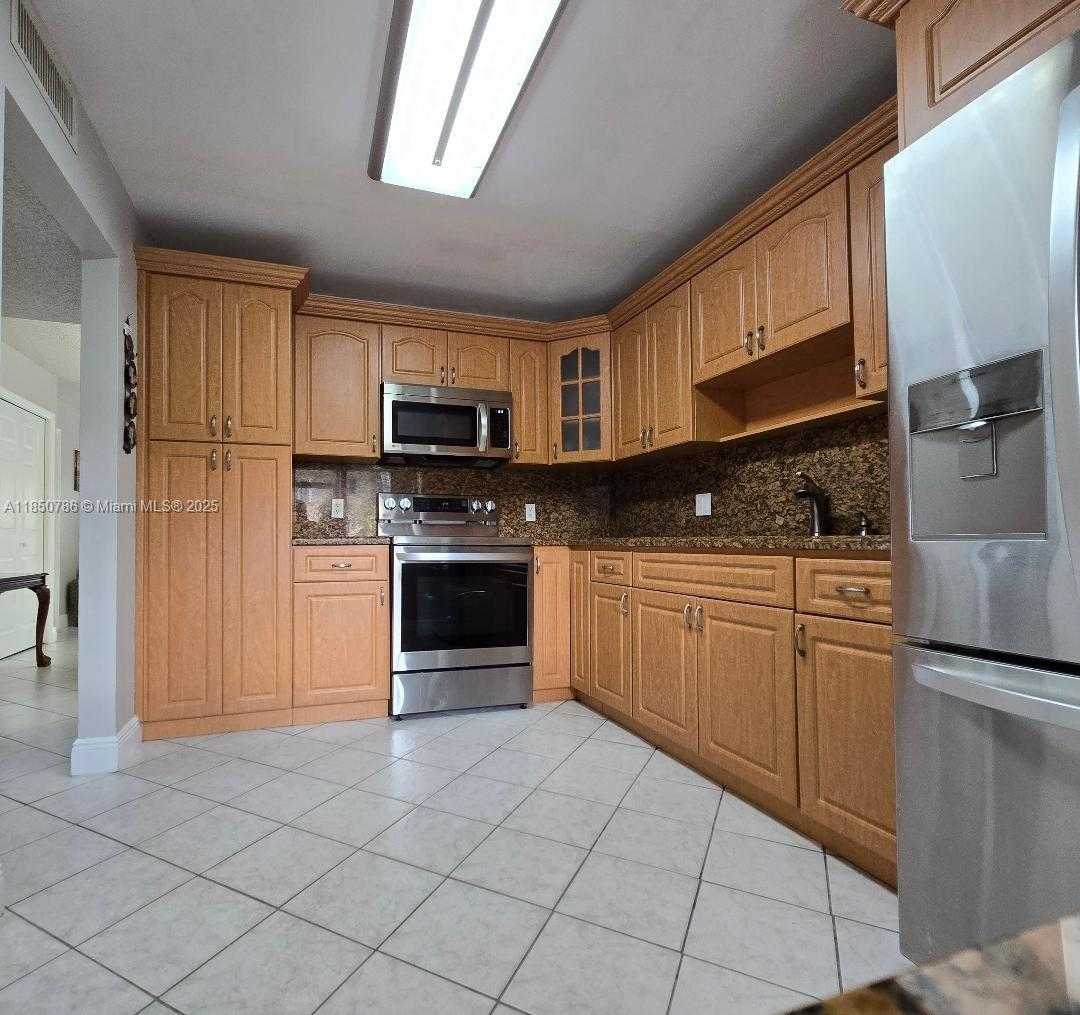 Small Image of 302 LAKEVIEW DR #102, Weston Number 55