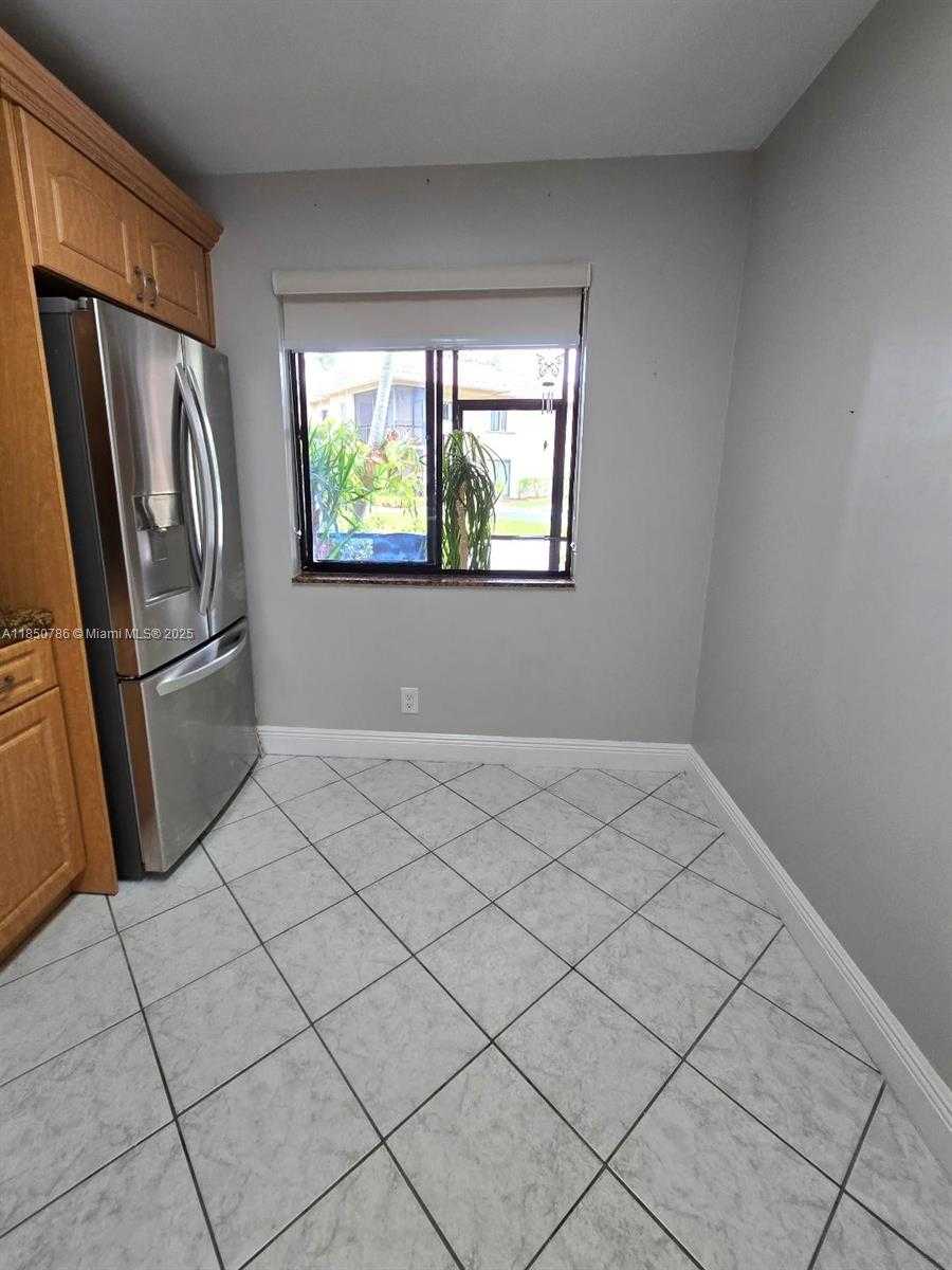 Small Image of 302 LAKEVIEW DR #102, Weston Number 56