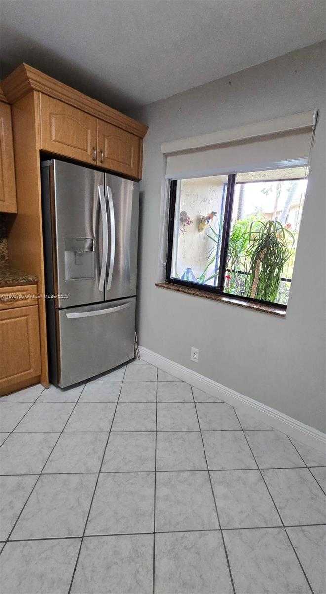 Small Image of 302 LAKEVIEW DR #102, Weston Number 57