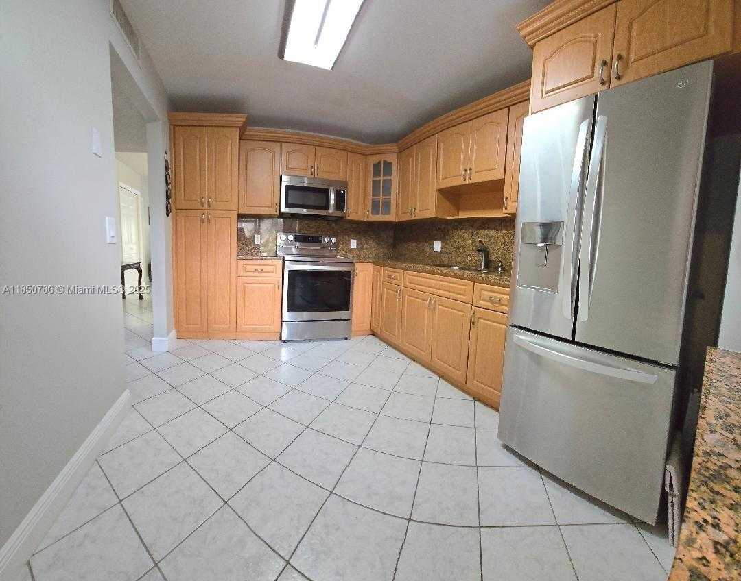 Small Image of 302 LAKEVIEW DR #102, Weston Number 58
