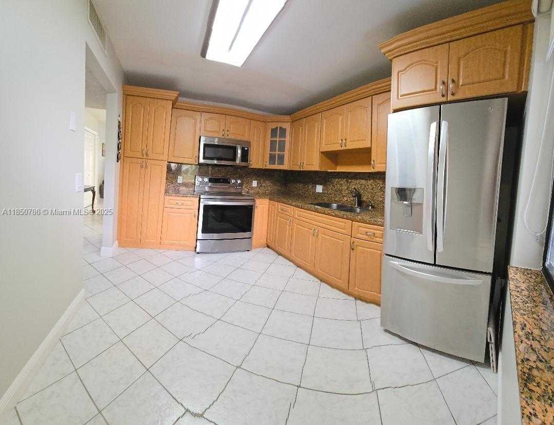 Small Image of 302 LAKEVIEW DR #102, Weston Number 59